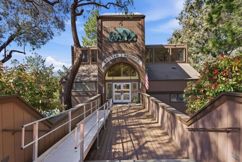 Image 37 of property listing at 3335 La Mesa Drive 4, San Carlos, CA 94070