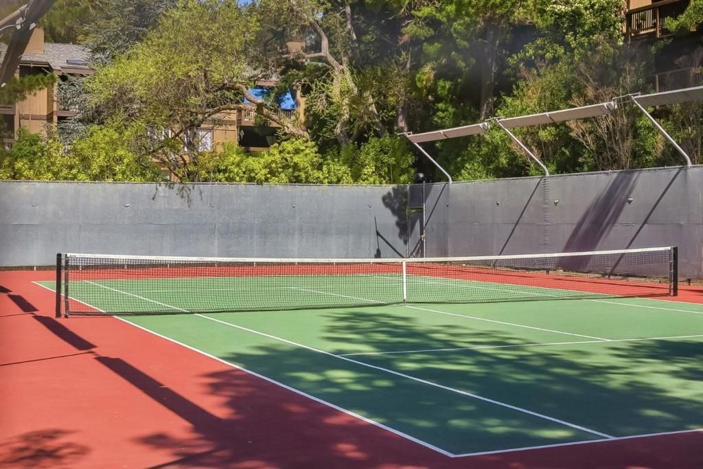 Image 39 of property listing at 3335 La Mesa Drive 4, San Carlos, CA 94070