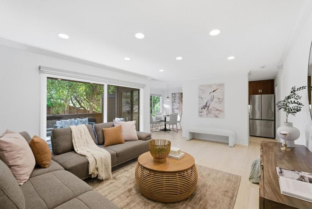 Image 4 of property listing at 3335 La Mesa Drive 4, San Carlos, CA 94070