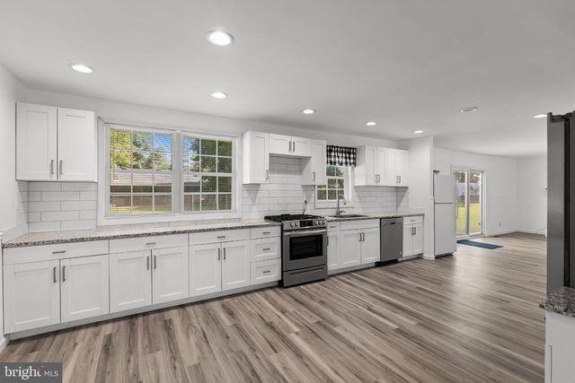 85 MYRTLE AVE, Mickleton, NJ 08056