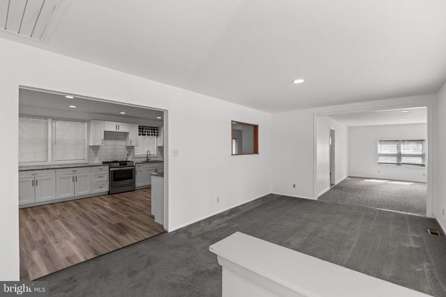 85 MYRTLE AVE, Mickleton, NJ 08056