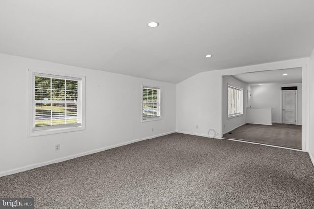 85 MYRTLE AVE, Mickleton, NJ 08056