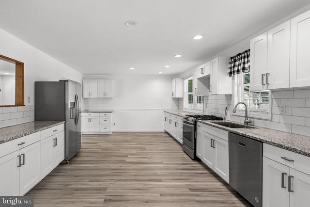 85 MYRTLE AVE, Mickleton, NJ 08056