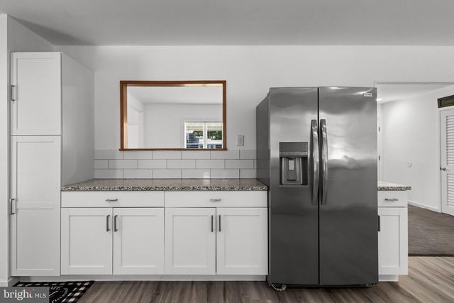 85 MYRTLE AVE, Mickleton, NJ 08056