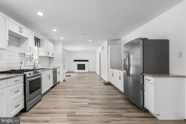 85 MYRTLE AVE, Mickleton, NJ 08056