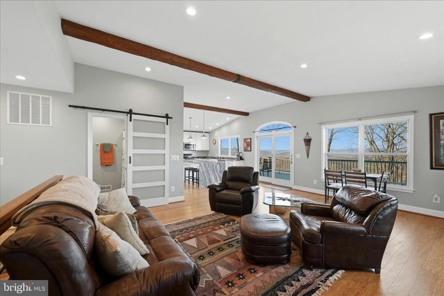 500 DELICIOUS RD, Linden, VA 22642