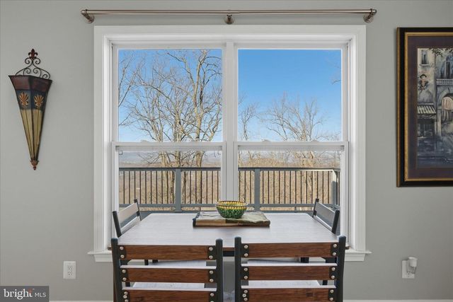 500 DELICIOUS RD, Linden, VA 22642