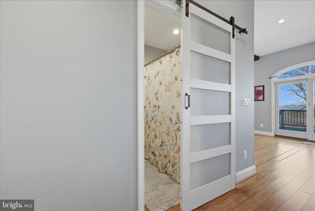 500 DELICIOUS RD, Linden, VA 22642