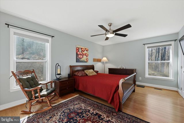 500 DELICIOUS RD, Linden, VA 22642