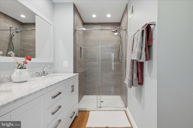 500 DELICIOUS RD, Linden, VA 22642