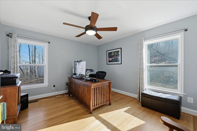 500 DELICIOUS RD, Linden, VA 22642