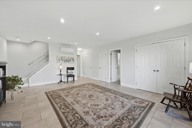 500 DELICIOUS RD, Linden, VA 22642