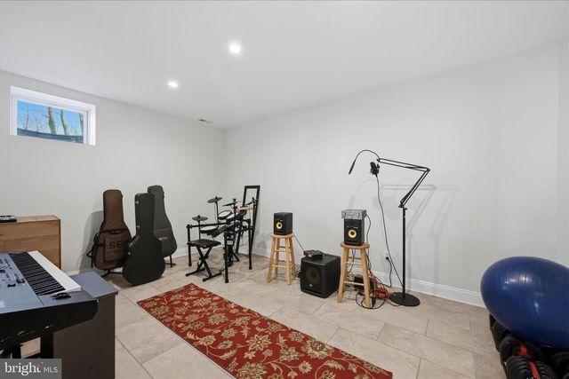 500 DELICIOUS RD, Linden, VA 22642