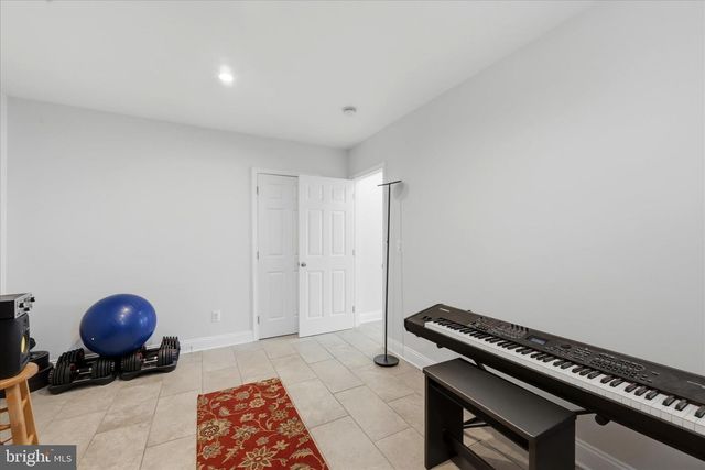 500 DELICIOUS RD, Linden, VA 22642