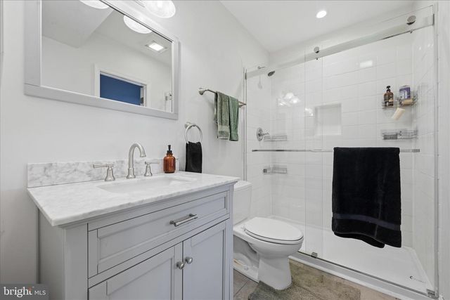 500 DELICIOUS RD, Linden, VA 22642