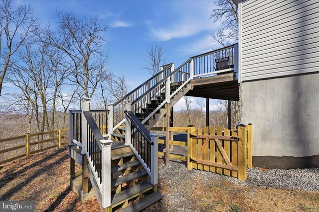 500 DELICIOUS RD, Linden, VA 22642