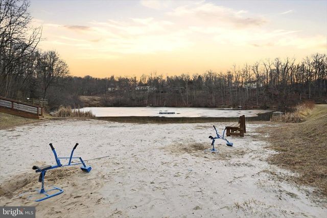 500 DELICIOUS RD, Linden, VA 22642