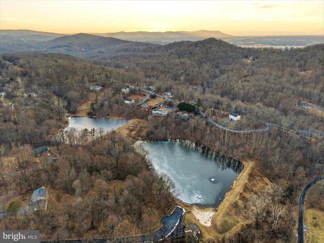 500 DELICIOUS RD, Linden, VA 22642