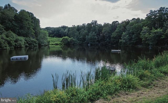 500 DELICIOUS RD, Linden, VA 22642