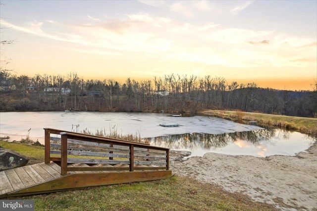 500 DELICIOUS RD, Linden, VA 22642