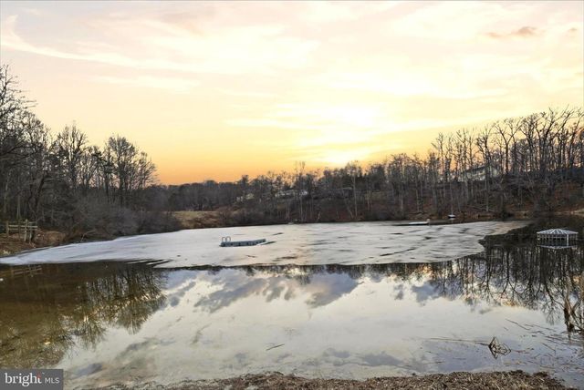 500 DELICIOUS RD, Linden, VA 22642