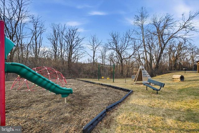 500 DELICIOUS RD, Linden, VA 22642