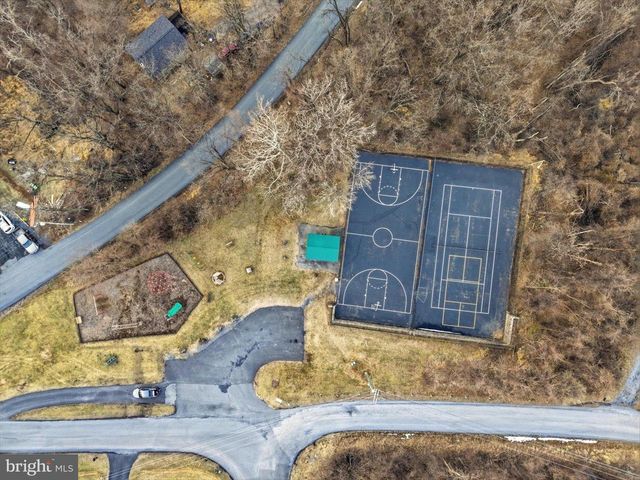 500 DELICIOUS RD, Linden, VA 22642