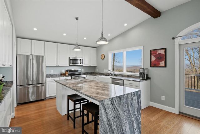 500 DELICIOUS RD, Linden, VA 22642