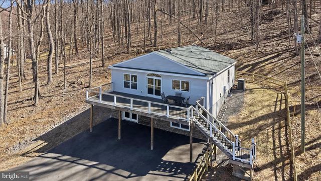 500 DELICIOUS RD, Linden, VA 22642