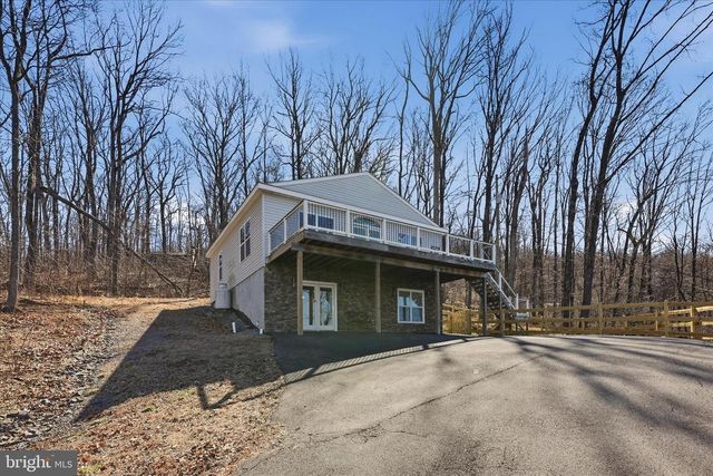 500 DELICIOUS RD, Linden, VA 22642