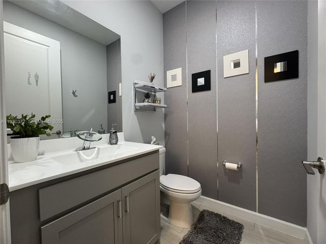 4862 Navali Dr, Lake Worth, FL 33467