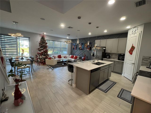 4862 Navali Dr, Lake Worth, FL 33467