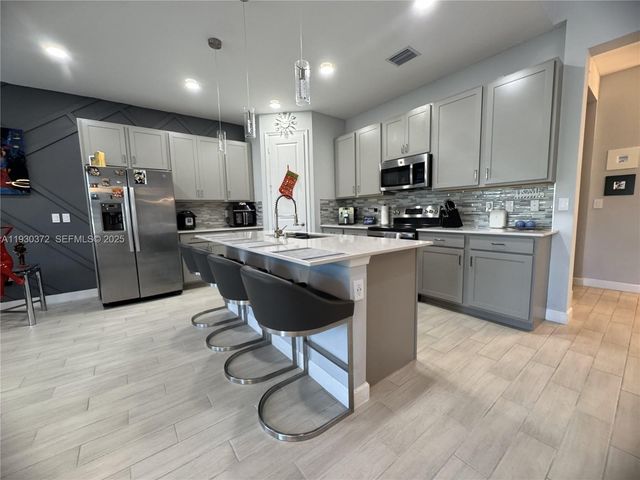 4862 Navali Dr, Lake Worth, FL 33467