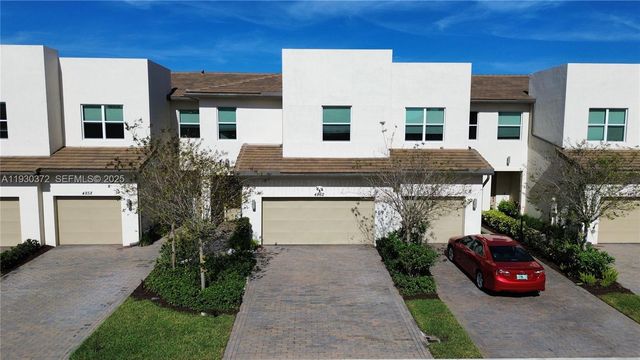 4862 Navali Dr, Lake Worth, FL 33467