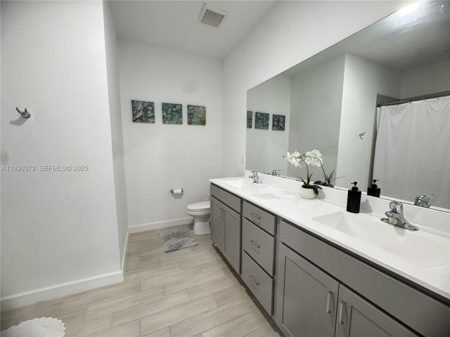 4862 Navali Dr, Lake Worth, FL 33467