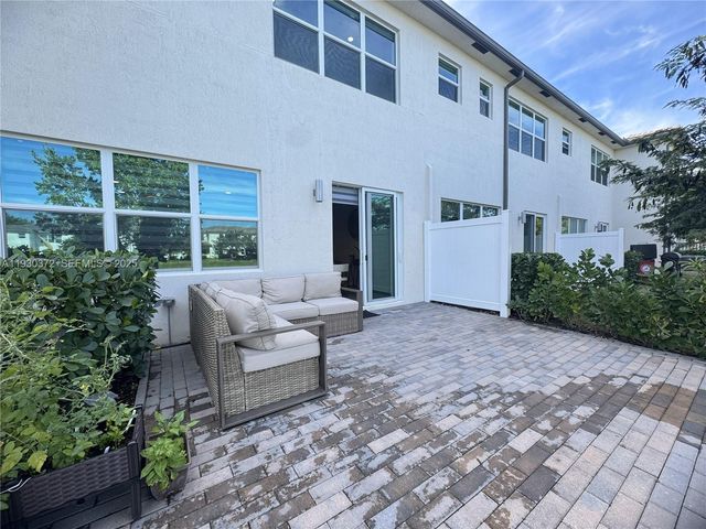4862 Navali Dr, Lake Worth, FL 33467