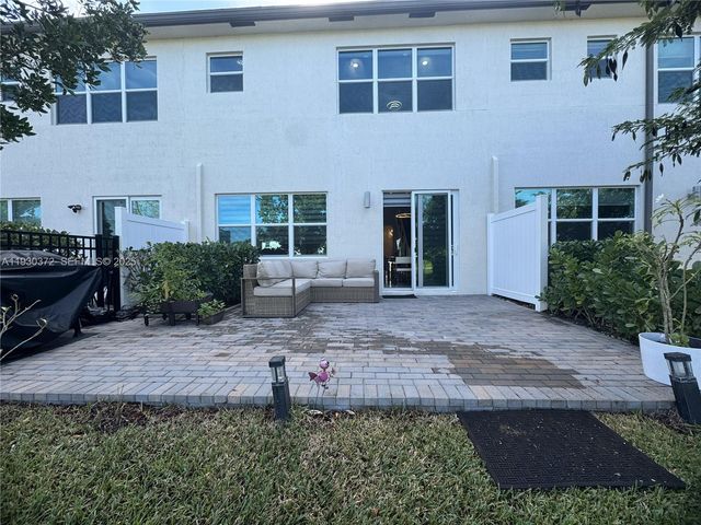 4862 Navali Dr, Lake Worth, FL 33467