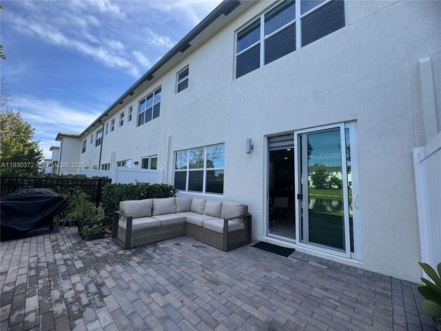 4862 Navali Dr, Lake Worth, FL 33467