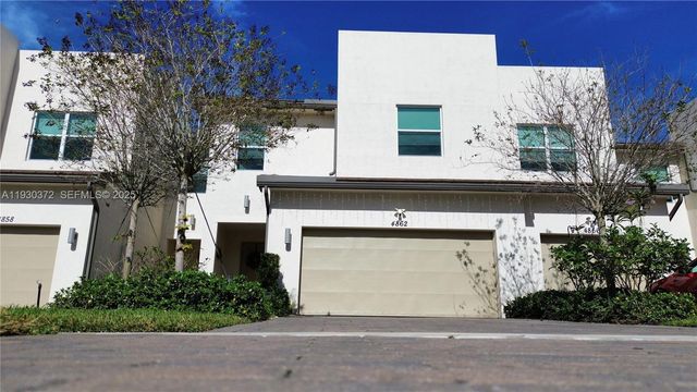 4862 Navali Dr, Lake Worth, FL 33467