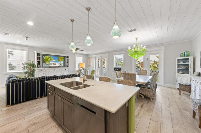 106 81ST STREET, Holmes Beach, FL 34217
