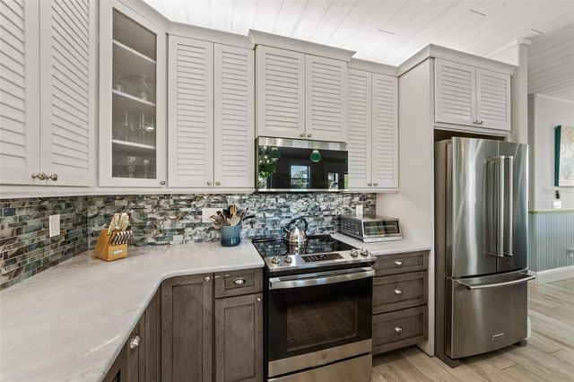 106 81ST STREET, Holmes Beach, FL 34217