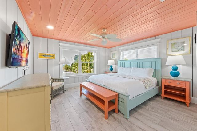 106 81ST STREET, Holmes Beach, FL 34217