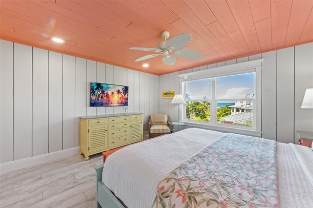 106 81ST STREET, Holmes Beach, FL 34217
