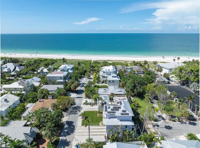 106 81ST STREET, Holmes Beach, FL 34217