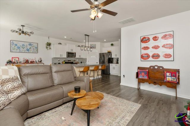 219 Barnyard Way, Perry, GA 31069