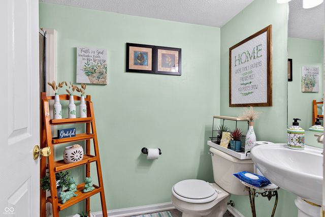 7404 Bluebird Court, Indianapolis, IN 46254