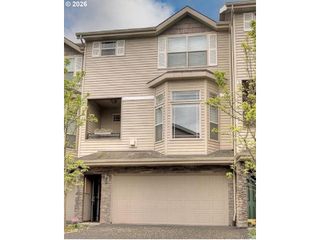 12138 Ne FREMONT St 18, Portland, OR 97220