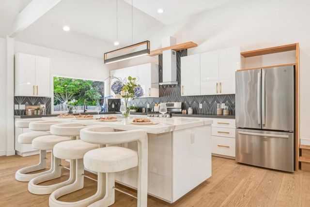 11234 Sun Valley Drive, Oakland, CA 94605