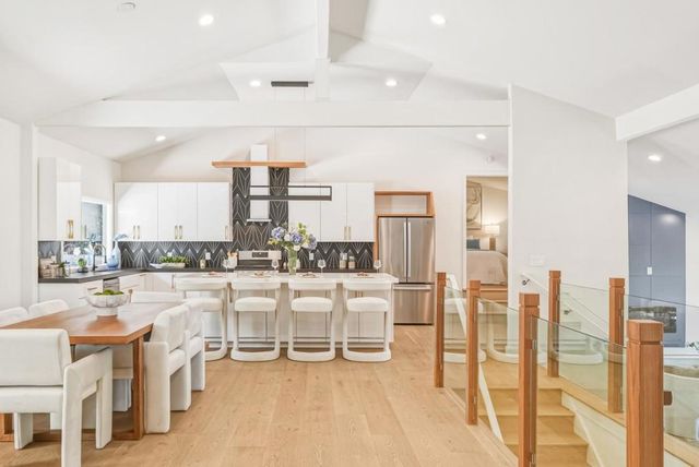 11234 Sun Valley Drive, Oakland, CA 94605