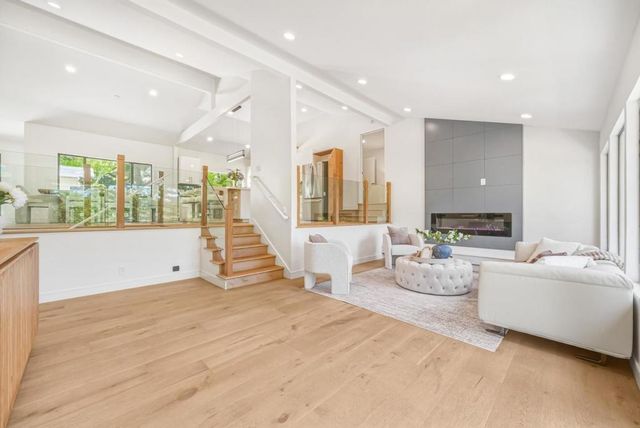 11234 Sun Valley Drive, Oakland, CA 94605
